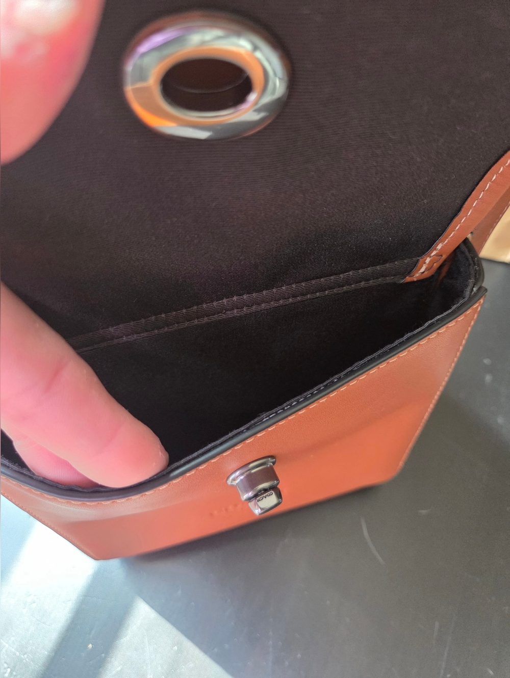 Coach Turnlock Sling Bag Tan Smooth Leather - Picture 5 of 7